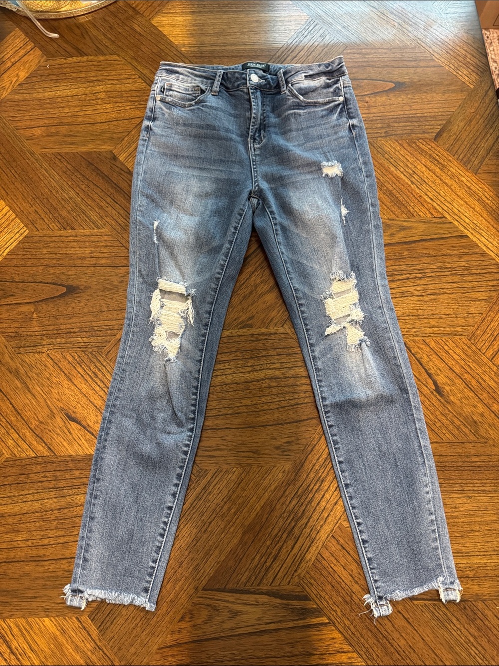 Judy Blue Distressed Light to Medium Wash Blue Women's Skinny Jeans